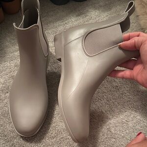 Elegant Gray Women's Ankle Boots